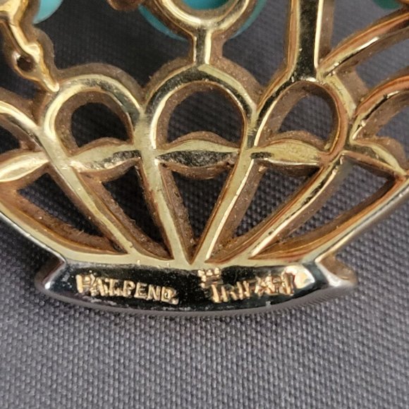 Crown Trifari Gold Tone Molded Glass Flower Brooch and Earrings Set A Philippe - Picture 11 of 13